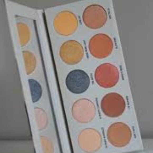 KKWX Mario The Artist & Muse Eyeshadow Pallete New WITHOUT Box - Picture 1 of 6